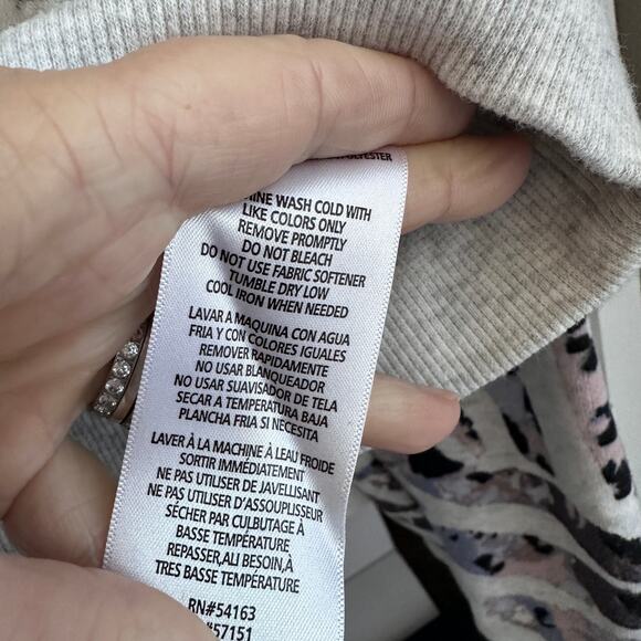 Calvin Klein Cropped Camo Sweatshirt- Size XL - Picture 6 of 9